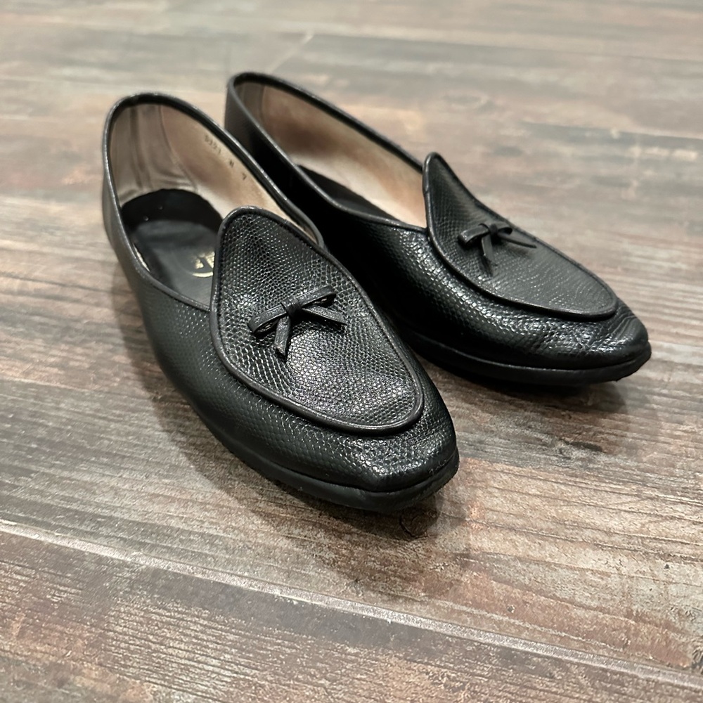 Belgian shoes in black lizard skin